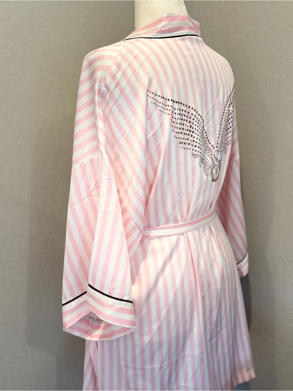 VS Fashion Show 2025 Sparkle Satin Robe